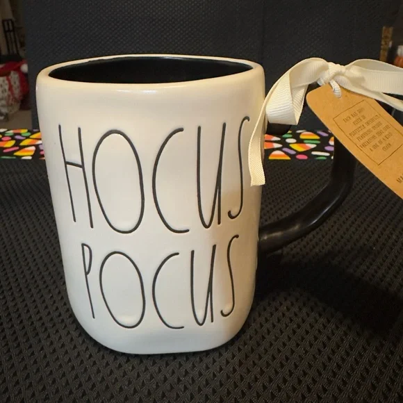 NWT RAE DUNN “HOCUS POCUS” HALLOWEEN BLACK & WHITE MUG - Picture 4 of 5